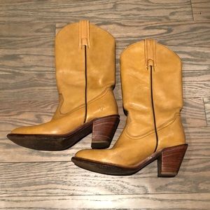 VINTAGE FRYE light tan cowboy boots sz 7.5